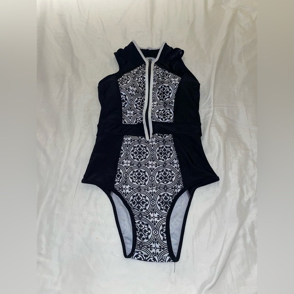 Design Swimsuit - Picture 8 of 11